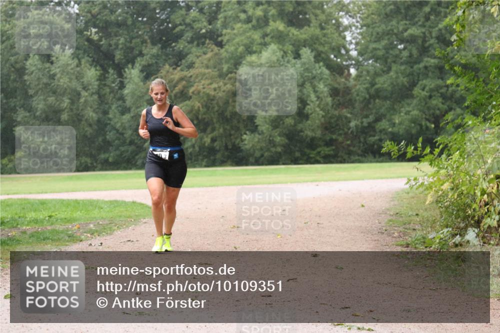 30.08.2026 - Elbe Triathlon Hamburg Antke Förster http://msf.ph/oto/10109351 30.08.2026 15:53:20 Laufen  meine-sportfotos.de