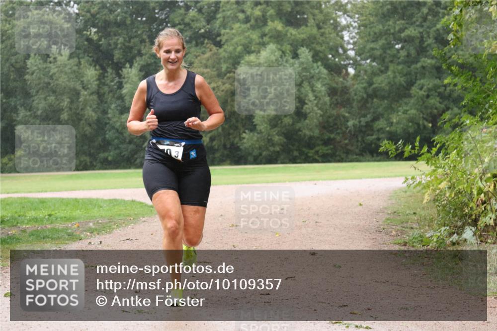 30.08.2026 - Elbe Triathlon Hamburg Antke Förster http://msf.ph/oto/10109357 30.08.2026 15:53:21 Laufen 3 meine-sportfotos.de