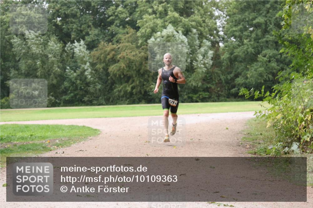 30.08.2026 - Elbe Triathlon Hamburg Antke Förster http://msf.ph/oto/10109363 30.08.2026 15:54:23 Laufen 1294 meine-sportfotos.de