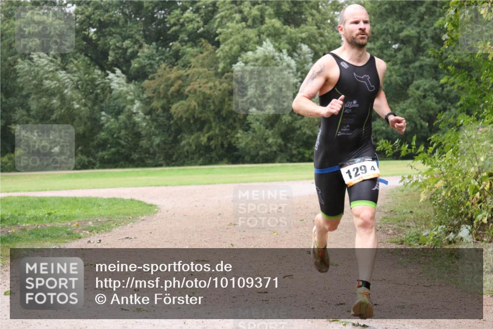 30.08.2026 - Elbe Triathlon Hamburg Antke Förster http://msf.ph/oto/10109371 30.08.2026 15:54:25 Laufen 129 meine-sportfotos.de