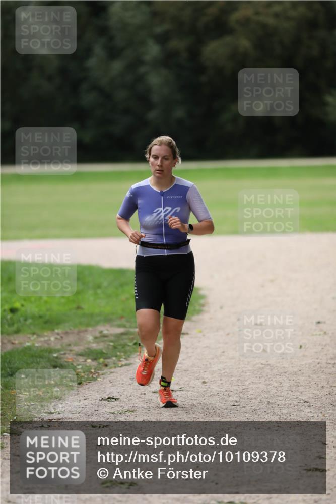 30.08.2026 - Elbe Triathlon Hamburg Antke Förster http://msf.ph/oto/10109378 30.08.2026 15:32:35 Laufen 3 meine-sportfotos.de