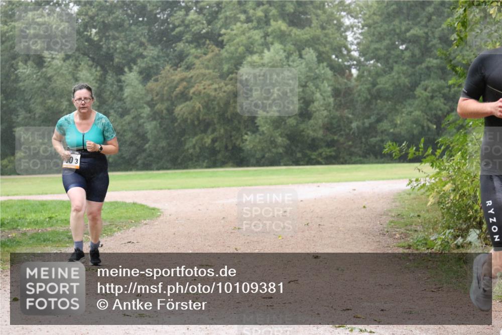 30.08.2026 - Elbe Triathlon Hamburg Antke Förster http://msf.ph/oto/10109381 30.08.2026 15:57:07 Laufen 03 meine-sportfotos.de