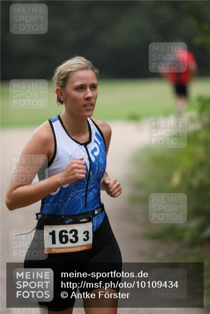 30.08.2026 - Elbe Triathlon Hamburg Antke Förster http://msf.ph/oto/10109434 30.08.2026 15:38:58 Laufen 1633 meine-sportfotos.de