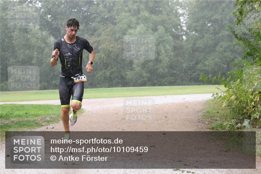 30.08.2026 - Elbe Triathlon Hamburg Antke Förster http://msf.ph/oto/10109459 30.08.2026 16:03:58 Laufen 704 meine-sportfotos.de