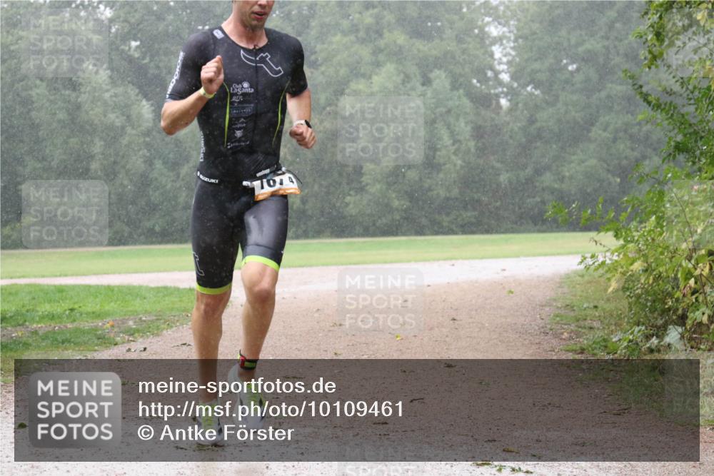 30.08.2026 - Elbe Triathlon Hamburg Antke Förster http://msf.ph/oto/10109461 30.08.2026 16:03:59 Laufen 7044 meine-sportfotos.de