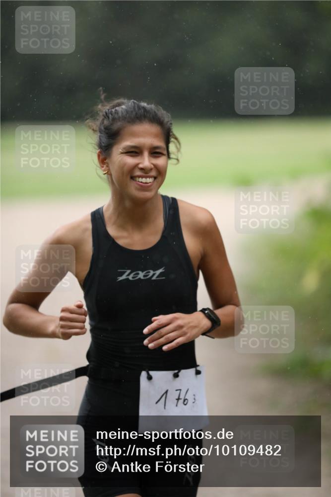 30.08.2026 - Elbe Triathlon Hamburg Antke Förster http://msf.ph/oto/10109482 30.08.2026 15:40:31 Laufen 7001, 1763 meine-sportfotos.de