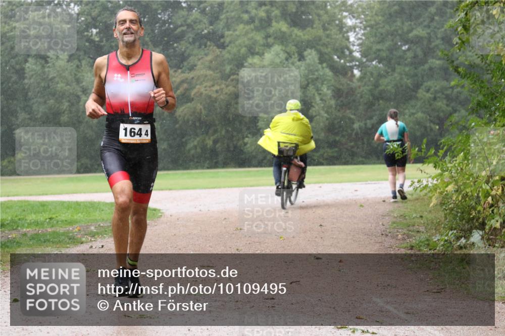 30.08.2026 - Elbe Triathlon Hamburg Antke Förster http://msf.ph/oto/10109495 30.08.2026 16:07:38 Laufen 1644 meine-sportfotos.de