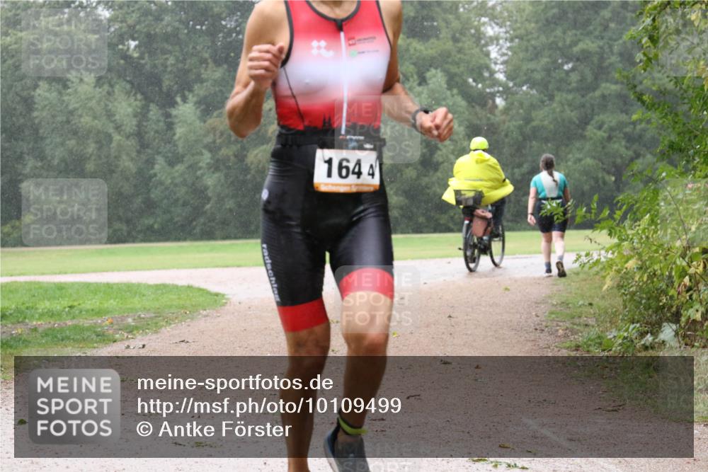 30.08.2026 - Elbe Triathlon Hamburg Antke Förster http://msf.ph/oto/10109499 30.08.2026 16:07:39 Laufen 1644 meine-sportfotos.de