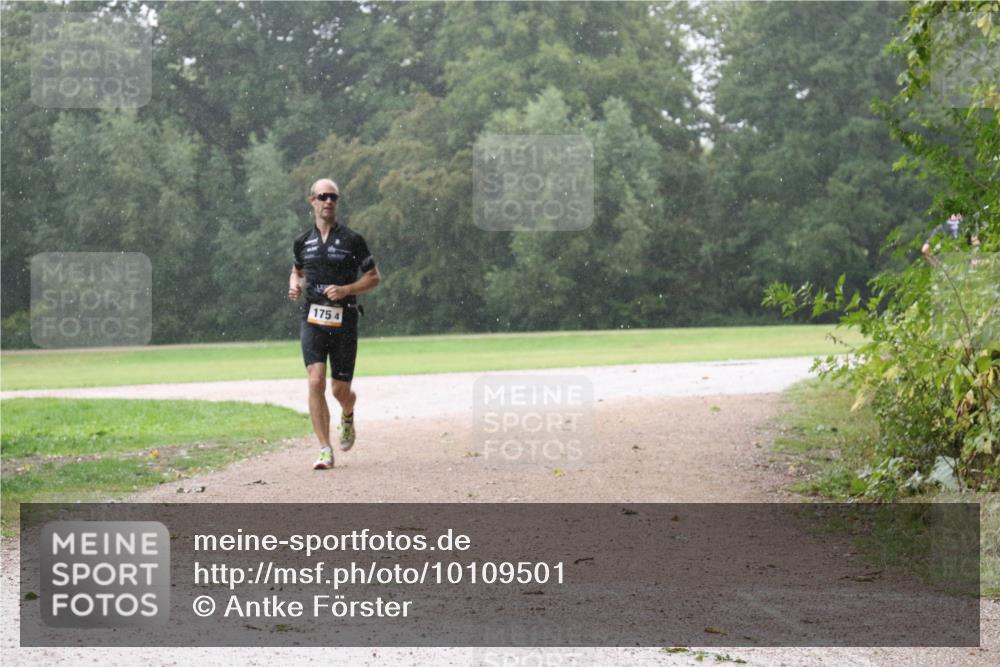 30.08.2026 - Elbe Triathlon Hamburg Antke Förster http://msf.ph/oto/10109501 30.08.2026 16:09:21 Laufen 1754 meine-sportfotos.de