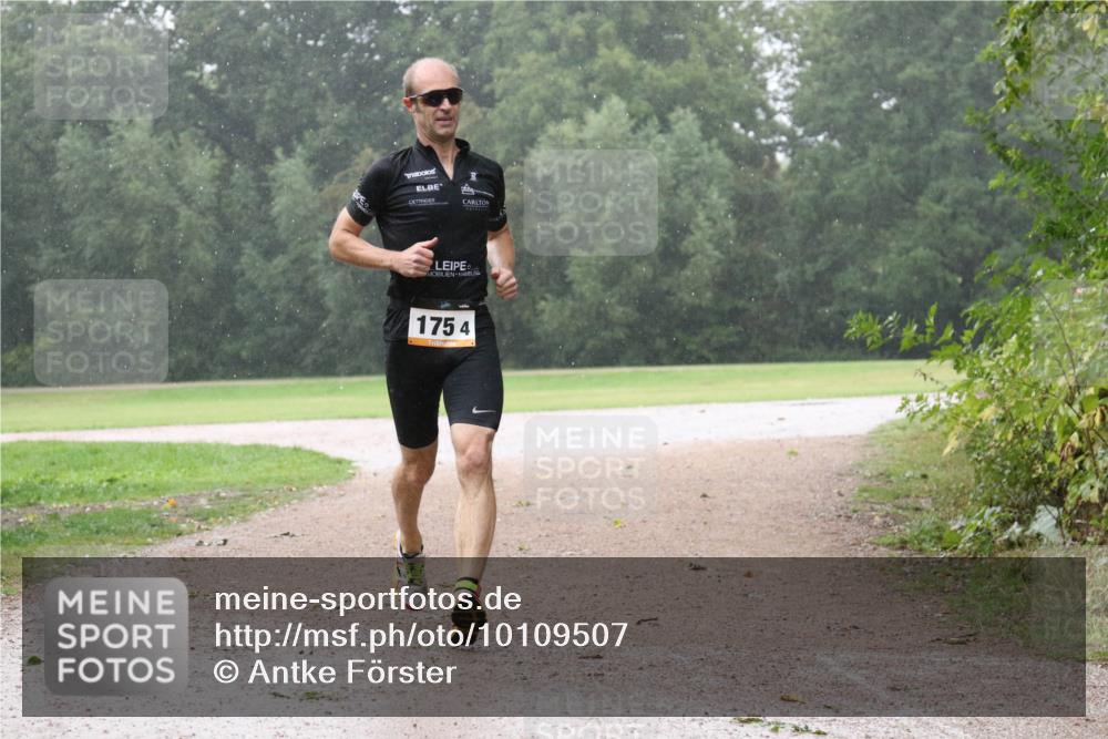 30.08.2026 - Elbe Triathlon Hamburg Antke Förster http://msf.ph/oto/10109507 30.08.2026 16:09:23 Laufen 1754 meine-sportfotos.de