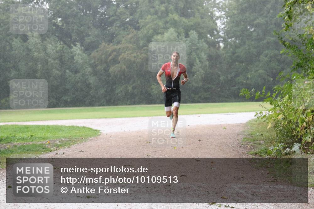 30.08.2026 - Elbe Triathlon Hamburg Antke Förster http://msf.ph/oto/10109513 30.08.2026 16:10:09 Laufen  meine-sportfotos.de