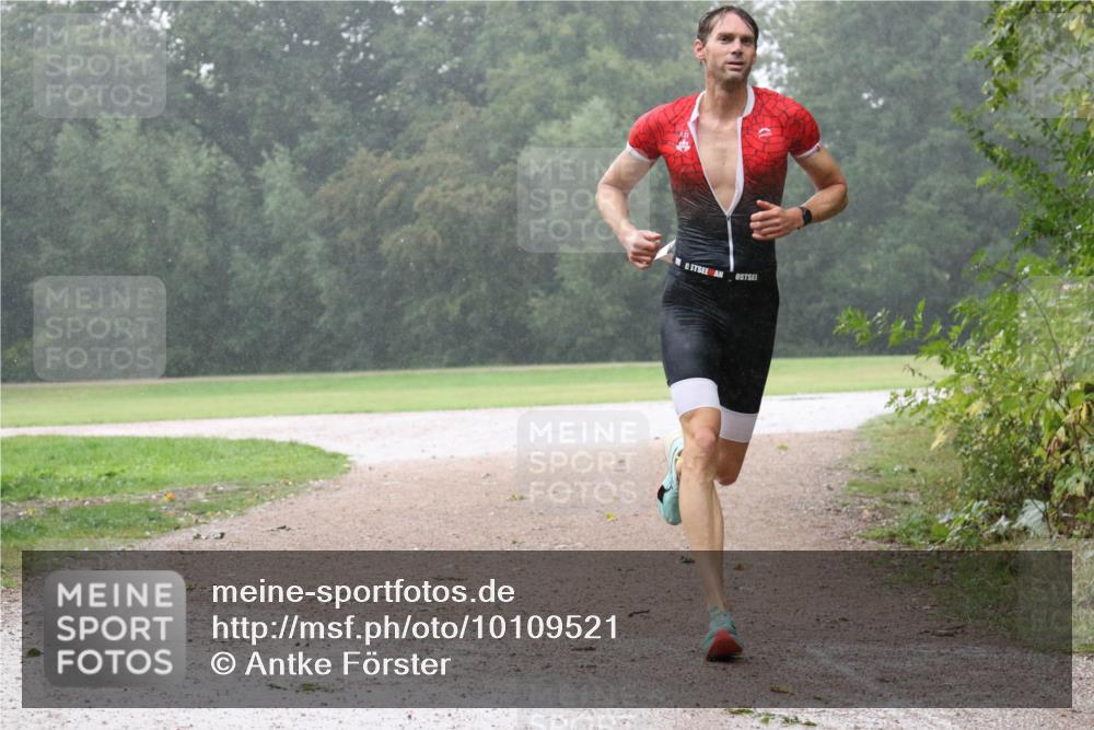 30.08.2026 - Elbe Triathlon Hamburg Antke Förster http://msf.ph/oto/10109521 30.08.2026 16:10:11 Laufen  meine-sportfotos.de