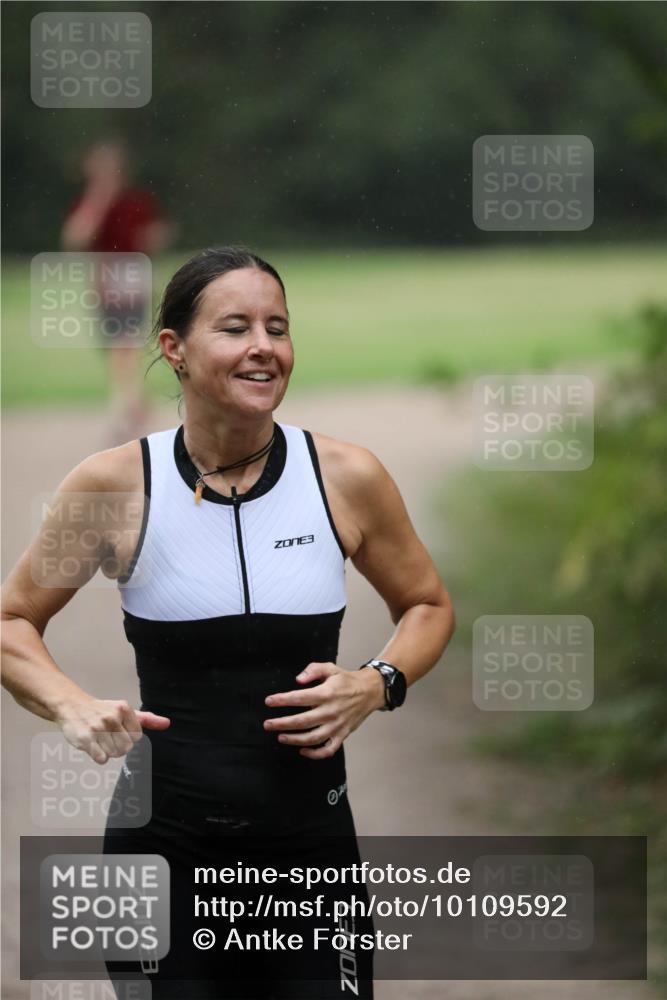 30.08.2026 - Elbe Triathlon Hamburg Antke Förster http://msf.ph/oto/10109592 30.08.2026 15:44:54 Laufen 3, 3, 3 meine-sportfotos.de