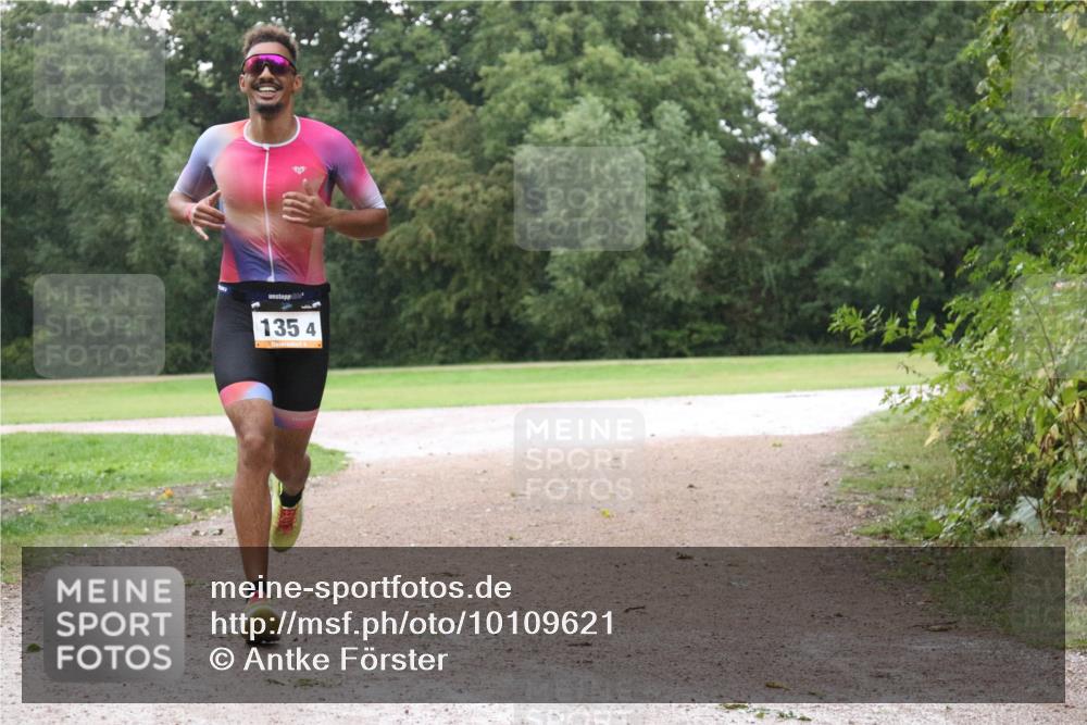 30.08.2026 - Elbe Triathlon Hamburg Antke Förster http://msf.ph/oto/10109621 30.08.2026 16:18:01 Laufen 135, 4, 4 meine-sportfotos.de