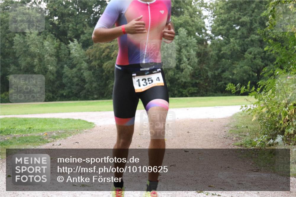 30.08.2026 - Elbe Triathlon Hamburg Antke Förster http://msf.ph/oto/10109625 30.08.2026 16:18:02 Laufen 1354 meine-sportfotos.de