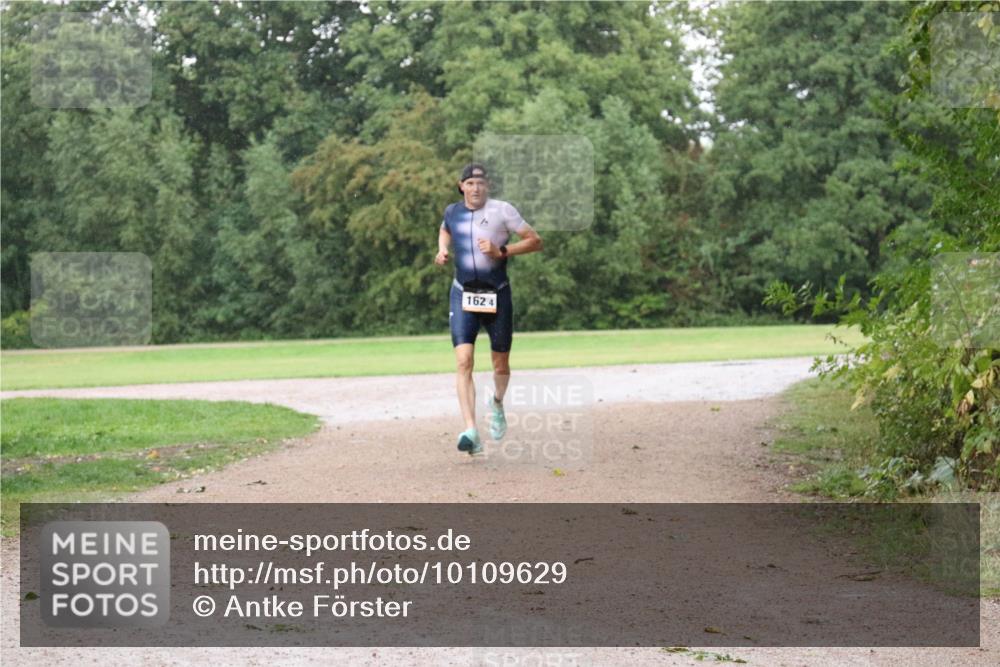 30.08.2026 - Elbe Triathlon Hamburg Antke Förster http://msf.ph/oto/10109629 30.08.2026 16:20:13 Laufen 162, 4 meine-sportfotos.de