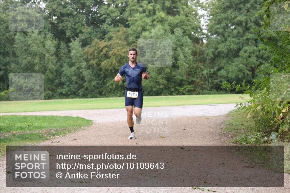 30.08.2026 - Elbe Triathlon Hamburg Antke Förster http://msf.ph/oto/10109643 30.08.2026 16:20:23 Laufen 157, 4 meine-sportfotos.de