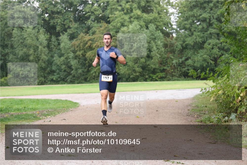 30.08.2026 - Elbe Triathlon Hamburg Antke Förster http://msf.ph/oto/10109645 30.08.2026 16:20:23 Laufen 157, 4 meine-sportfotos.de