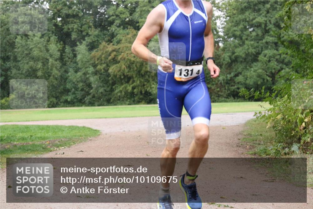 30.08.2026 - Elbe Triathlon Hamburg Antke Förster http://msf.ph/oto/10109675 30.08.2026 16:21:06 Laufen 1314 meine-sportfotos.de