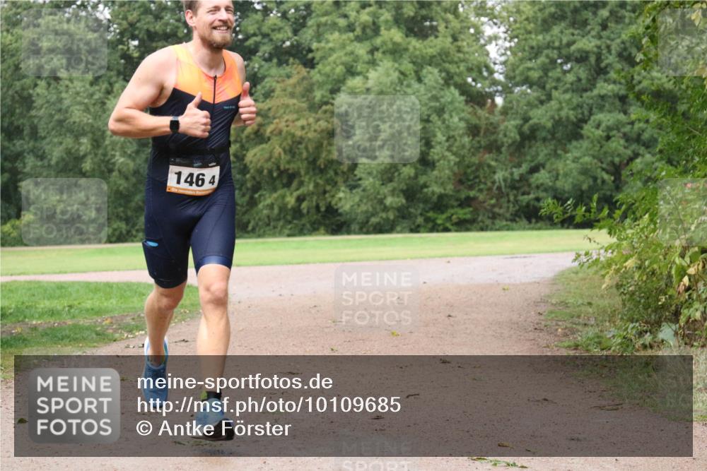 30.08.2026 - Elbe Triathlon Hamburg Antke Förster http://msf.ph/oto/10109685 30.08.2026 16:21:23 Laufen 1464 meine-sportfotos.de