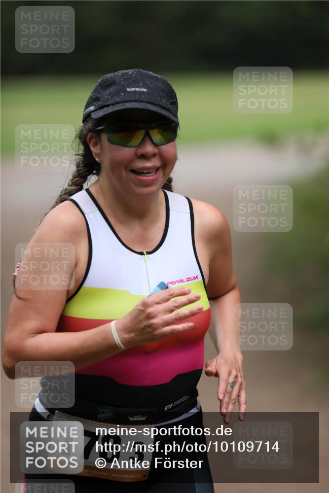 30.08.2026 - Elbe Triathlon Hamburg Antke Förster http://msf.ph/oto/10109714 30.08.2026 15:50:37 Laufen 178, 3 meine-sportfotos.de