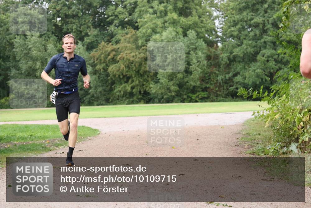 30.08.2026 - Elbe Triathlon Hamburg Antke Förster http://msf.ph/oto/10109715 30.08.2026 16:23:04 Laufen  meine-sportfotos.de