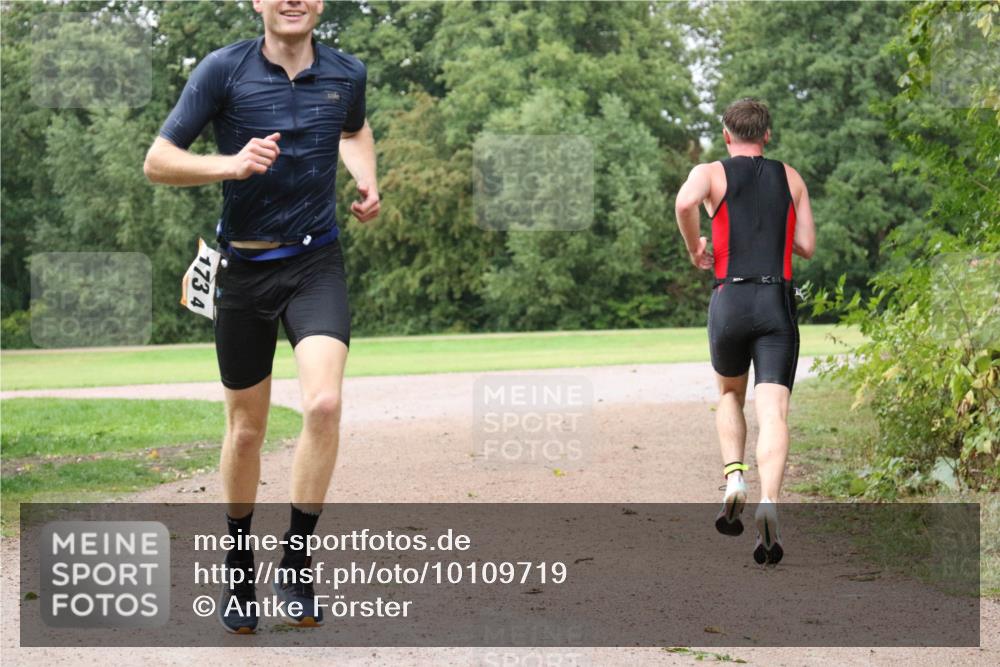 30.08.2026 - Elbe Triathlon Hamburg Antke Förster http://msf.ph/oto/10109719 30.08.2026 16:23:05 Laufen 1734 meine-sportfotos.de