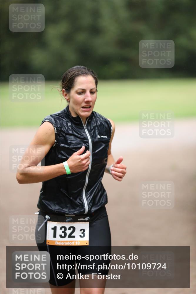30.08.2026 - Elbe Triathlon Hamburg Antke Förster http://msf.ph/oto/10109724 30.08.2026 15:50:56 Laufen 1323, 10 meine-sportfotos.de