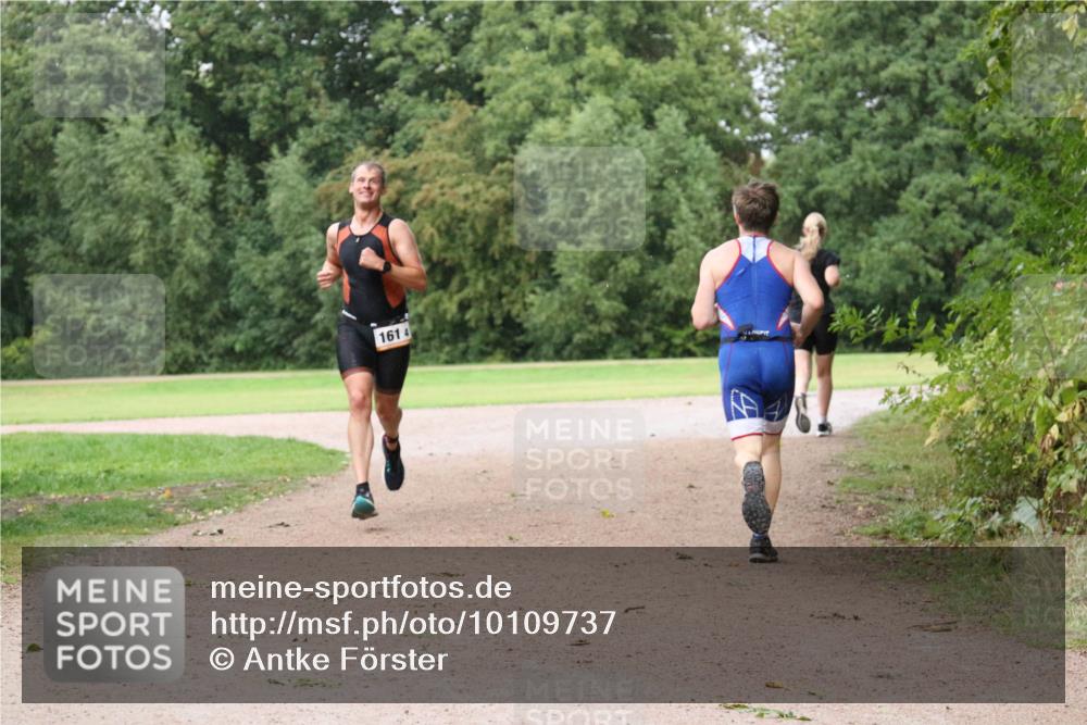 30.08.2026 - Elbe Triathlon Hamburg Antke Förster http://msf.ph/oto/10109737 30.08.2026 16:23:36 Laufen 1614 meine-sportfotos.de