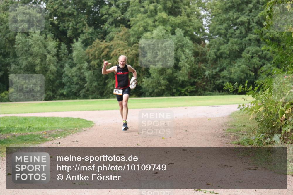 30.08.2026 - Elbe Triathlon Hamburg Antke Förster http://msf.ph/oto/10109749 30.08.2026 16:24:20 Laufen 176, 4 meine-sportfotos.de