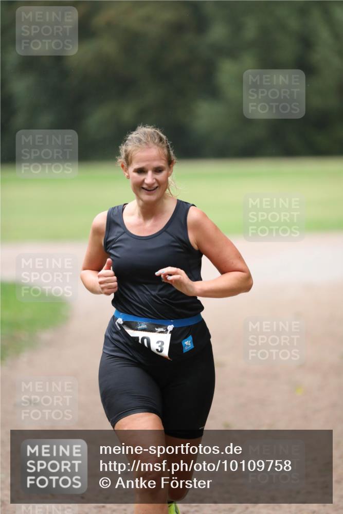 30.08.2026 - Elbe Triathlon Hamburg Antke Förster http://msf.ph/oto/10109758 30.08.2026 15:53:21 Laufen 03 meine-sportfotos.de