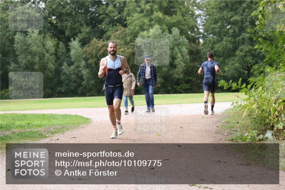 30.08.2026 - Elbe Triathlon Hamburg Antke Förster http://msf.ph/oto/10109775 30.08.2026 16:25:43 Laufen  meine-sportfotos.de