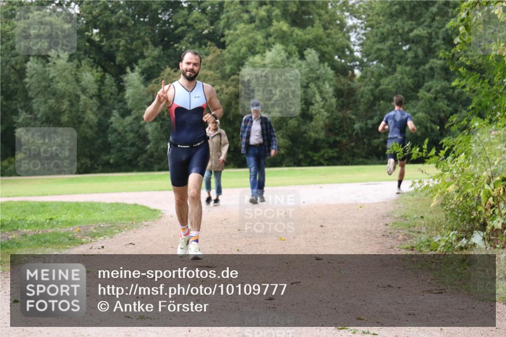 30.08.2026 - Elbe Triathlon Hamburg Antke Förster http://msf.ph/oto/10109777 30.08.2026 16:25:44 Laufen  meine-sportfotos.de
