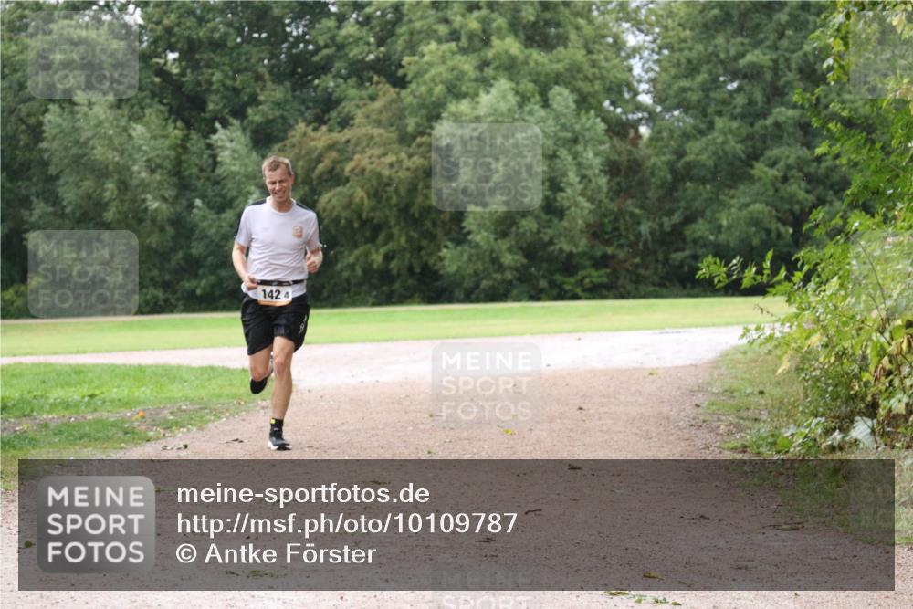 30.08.2026 - Elbe Triathlon Hamburg Antke Förster http://msf.ph/oto/10109787 30.08.2026 16:26:28 Laufen 1424 meine-sportfotos.de