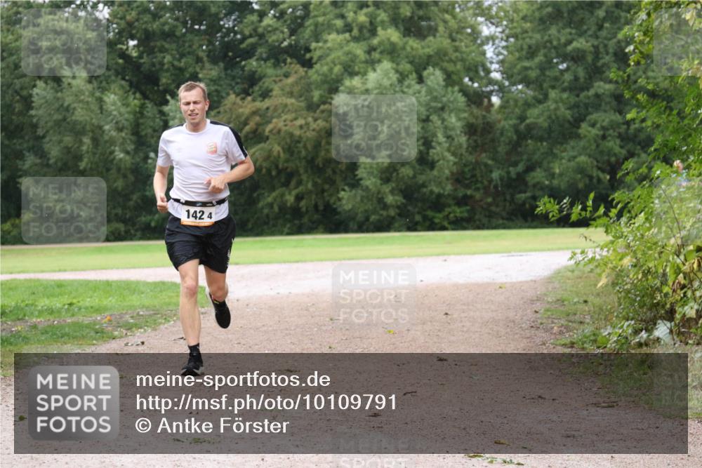 30.08.2026 - Elbe Triathlon Hamburg Antke Förster http://msf.ph/oto/10109791 30.08.2026 16:26:29 Laufen 1424 meine-sportfotos.de