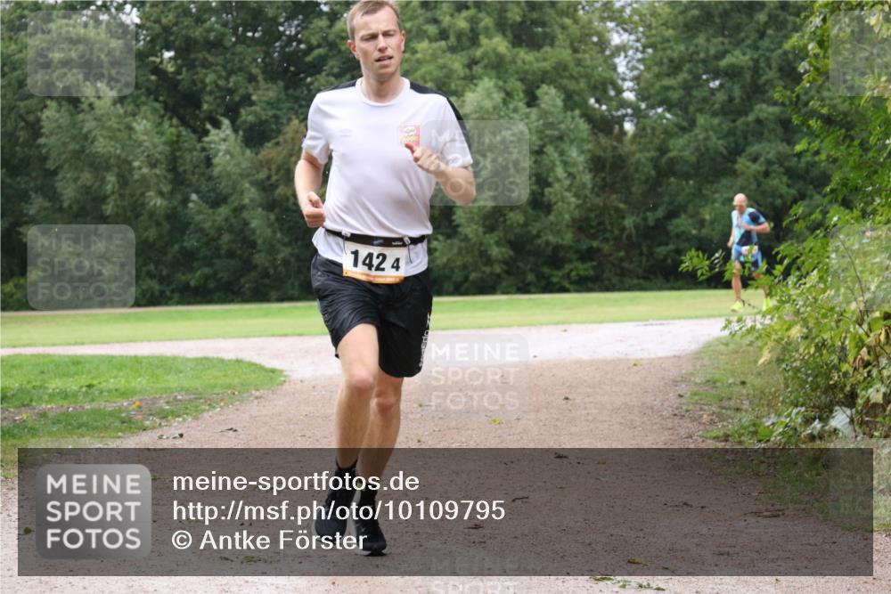 30.08.2026 - Elbe Triathlon Hamburg Antke Förster http://msf.ph/oto/10109795 30.08.2026 16:26:30 Laufen 1424 meine-sportfotos.de