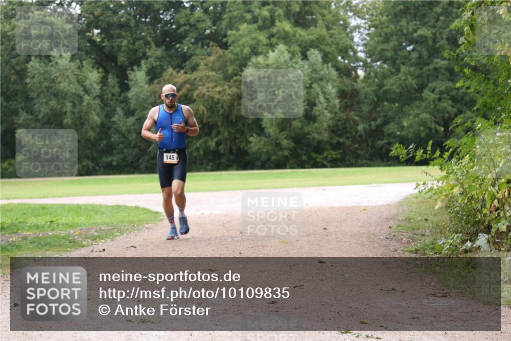 30.08.2026 - Elbe Triathlon Hamburg Antke Förster http://msf.ph/oto/10109835 30.08.2026 16:28:46 Laufen 1454 meine-sportfotos.de