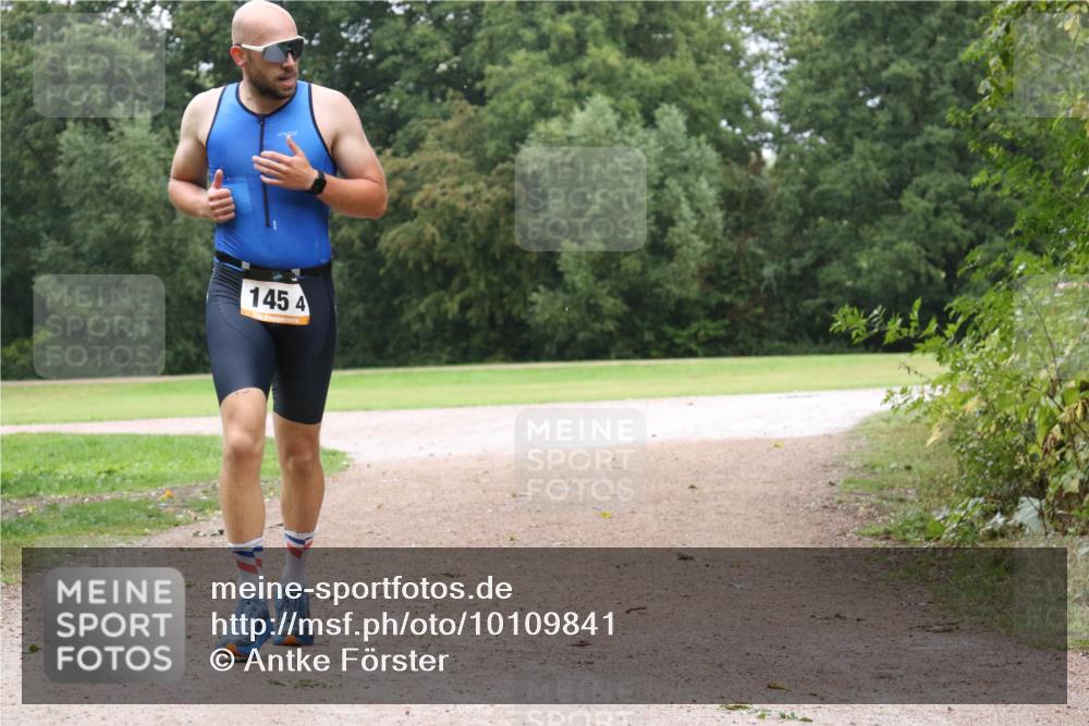30.08.2026 - Elbe Triathlon Hamburg Antke Förster http://msf.ph/oto/10109841 30.08.2026 16:28:49 Laufen 1454 meine-sportfotos.de
