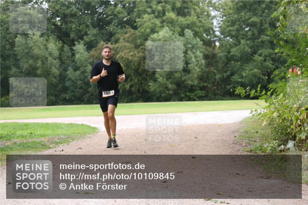 30.08.2026 - Elbe Triathlon Hamburg Antke Förster http://msf.ph/oto/10109845 30.08.2026 16:29:20 Laufen 1654 meine-sportfotos.de