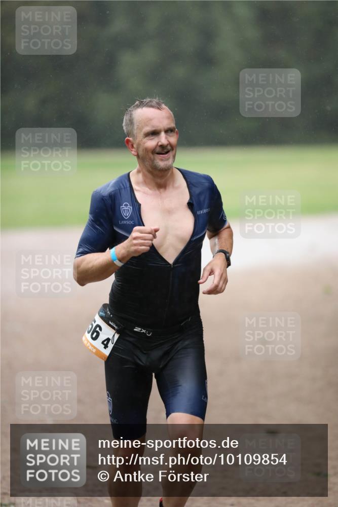 30.08.2026 - Elbe Triathlon Hamburg Antke Förster http://msf.ph/oto/10109854 30.08.2026 16:02:19 Laufen 664 meine-sportfotos.de
