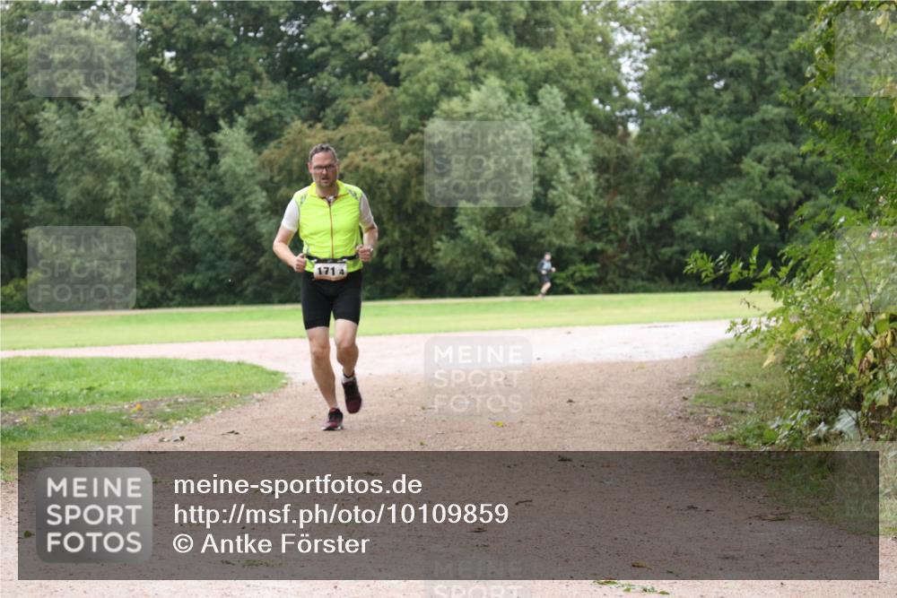30.08.2026 - Elbe Triathlon Hamburg Antke Förster http://msf.ph/oto/10109859 30.08.2026 16:30:10 Laufen 1714 meine-sportfotos.de