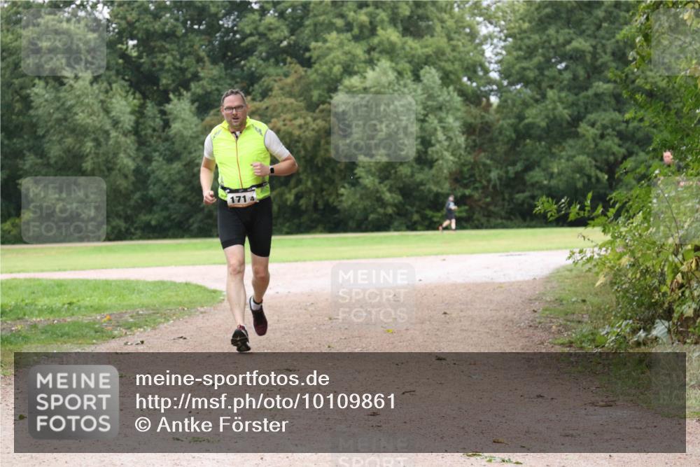 30.08.2026 - Elbe Triathlon Hamburg Antke Förster http://msf.ph/oto/10109861 30.08.2026 16:30:11 Laufen 1714 meine-sportfotos.de