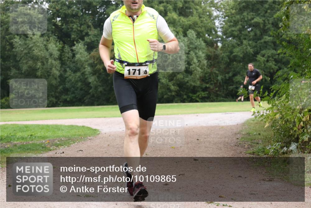 30.08.2026 - Elbe Triathlon Hamburg Antke Förster http://msf.ph/oto/10109865 30.08.2026 16:30:13 Laufen 1714 meine-sportfotos.de