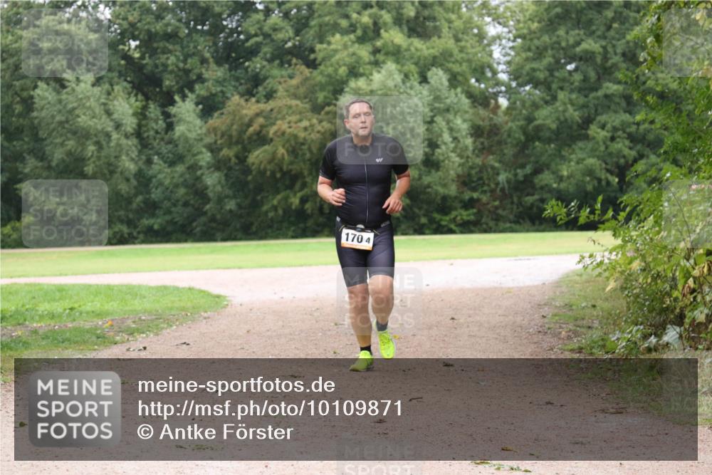 30.08.2026 - Elbe Triathlon Hamburg Antke Förster http://msf.ph/oto/10109871 30.08.2026 16:30:19 Laufen 1704 meine-sportfotos.de