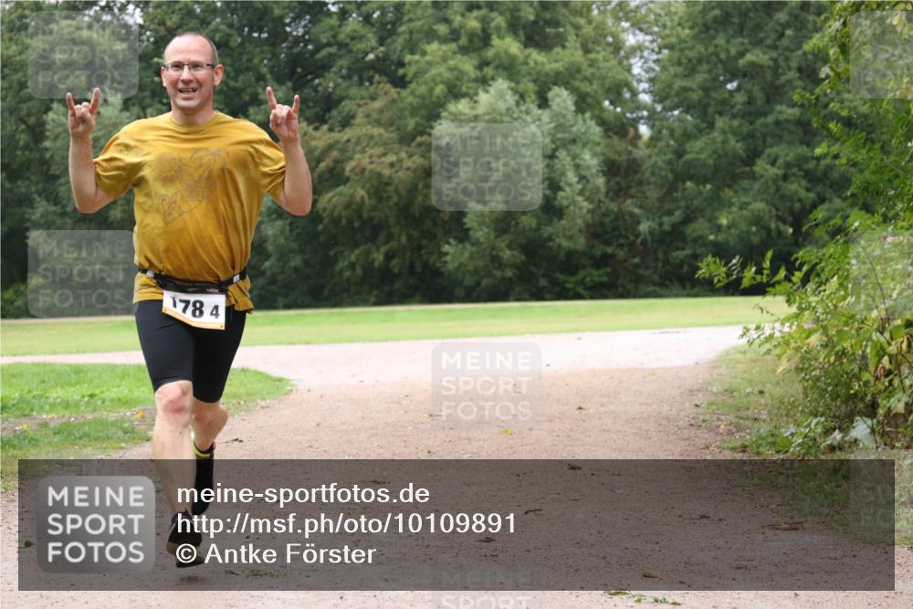 30.08.2026 - Elbe Triathlon Hamburg Antke Förster http://msf.ph/oto/10109891 30.08.2026 16:31:10 Laufen 178, 4 meine-sportfotos.de