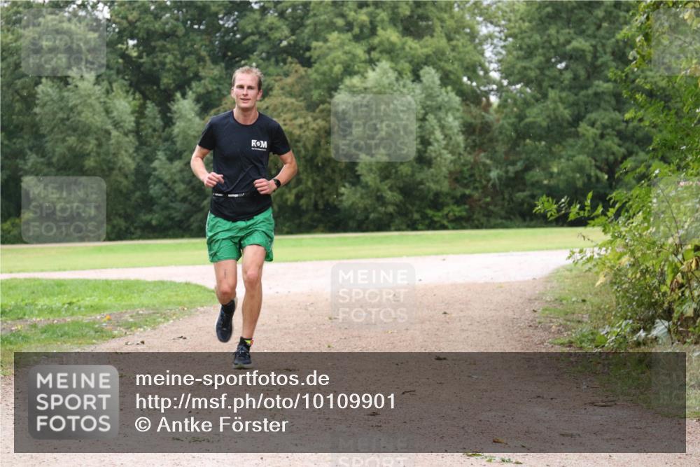 30.08.2026 - Elbe Triathlon Hamburg Antke Förster http://msf.ph/oto/10109901 30.08.2026 16:35:59 Laufen  meine-sportfotos.de