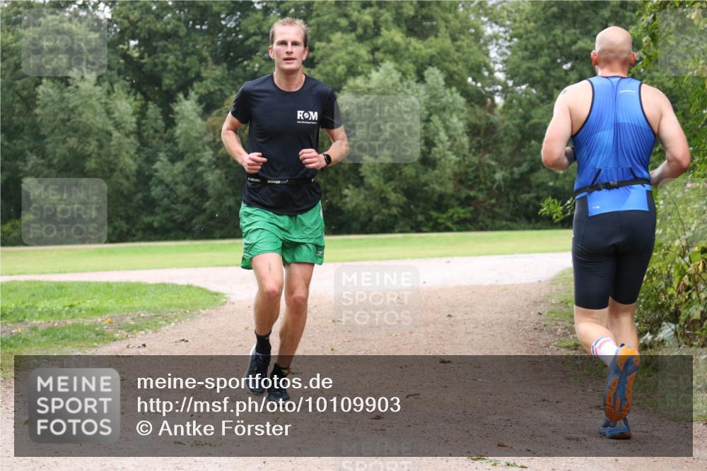 30.08.2026 - Elbe Triathlon Hamburg Antke Förster http://msf.ph/oto/10109903 30.08.2026 16:36:00 Laufen  meine-sportfotos.de