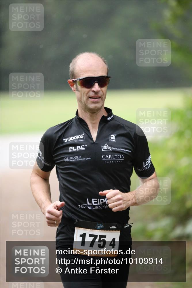 30.08.2026 - Elbe Triathlon Hamburg Antke Förster http://msf.ph/oto/10109914 30.08.2026 16:09:24 Laufen 1754 meine-sportfotos.de