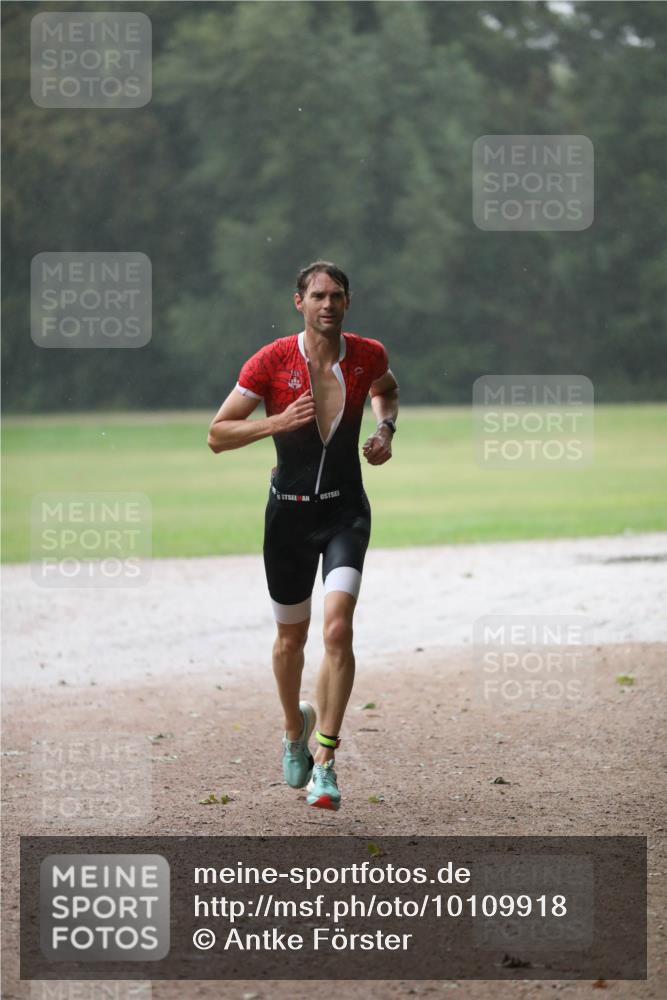 30.08.2026 - Elbe Triathlon Hamburg Antke Förster http://msf.ph/oto/10109918 30.08.2026 16:10:09 Laufen  meine-sportfotos.de