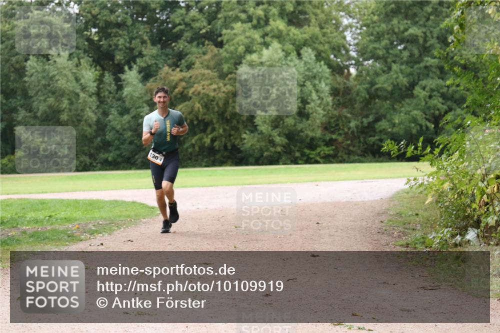 30.08.2026 - Elbe Triathlon Hamburg Antke Förster http://msf.ph/oto/10109919 30.08.2026 16:36:58 Laufen 1304 meine-sportfotos.de